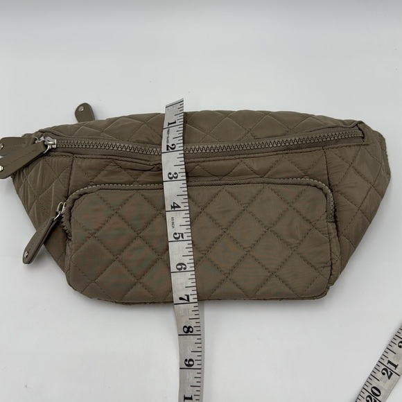 NWOT STRATAH Quilted Crossbody Belt Bag Taupe Adjustable Strap - Picture 11 of 12